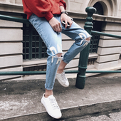 Страхотни мъжки дънки със скъсано коляно