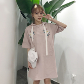 Интересна модерна рокля с качулка, флорални мотиви и висящи връзки