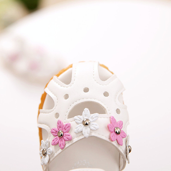 Нежни детски сандалки за момиченце
