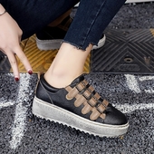 Περιστασιακά γυναικεία παπούτσια με πολύ ενδιαφέρουσα στερέωση και ψηλή σόλα