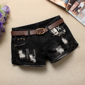 σορτς περικοπή των γυναικών σε μαύρο χρώμα