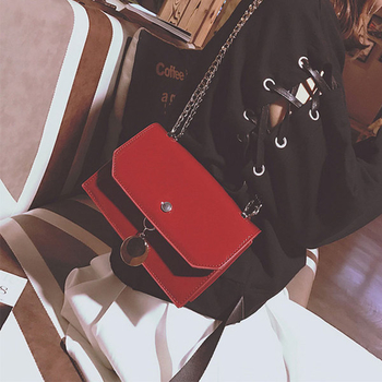 Много модерна вечерна дамска лачена чанта в четири цвята с дълга дръжка през рамо