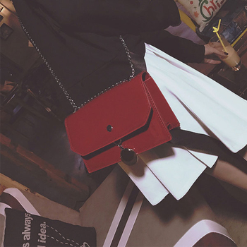 Много модерна вечерна дамска лачена чанта в четири цвята с дълга дръжка през рамо
