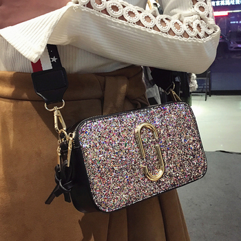 Изключително стилна дамска вечерна чанта с лъскав брокат и дълга дръжка през рамо