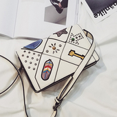 Πρακτική τσάντα με μακριές λαβές και κεντήματα σε διάφορα χρώματα