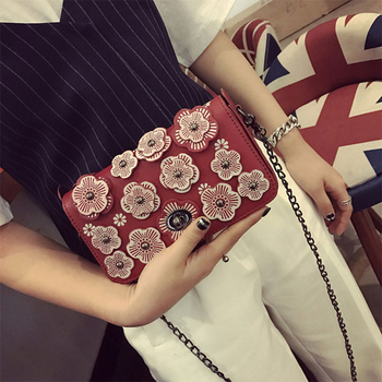 Страхотна дамска ръчна чантичка на цветчета