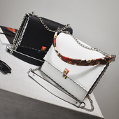 Γυναικείες τσάντες σε λευκό και μαύρο χρώμα