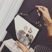 Дамска ръчна чанта с дълга дръжка за през рамо в два различни цвята