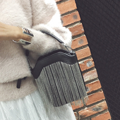 Μεγάλη κυρίες δερμάτινη τσάντα με κρόσσια