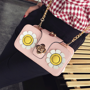 Свежа спретната пролетна дамска мини-чанта в няколко цвята