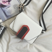 Μικρή τσάντα που μοιάζει με το χαρτοφυλάκιο με μακριά λαβή ώμου