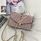 Уникална дамска вечерна чанта цялата в брокат с дълга дръжка