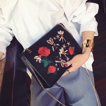 Страхотна дамска мини-чанта с флорални мотиви