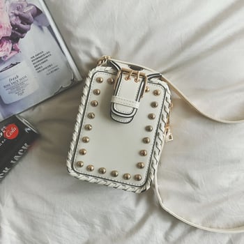 Страхотна дамска мини чантичка с перли тип портфейлче и дълга дръжка