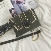 Μικρή γυναικεία τσάντα με μακρύ χερούλι σε τέσσερα χρώματα