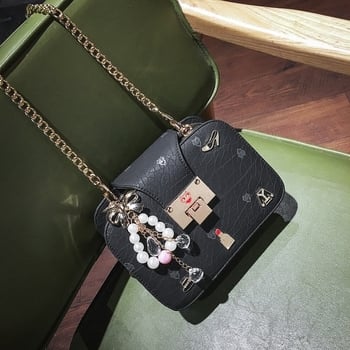 Стилна дамска чанта с дълга дръжка и орнаменти