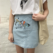 Μεγάλη κυρίες τζιν φούστα με όμορφα κεντήματα