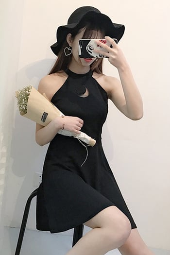 Спортно-елегантна дамска черна рокля с голи рамене