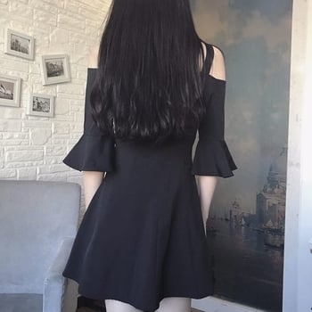 Дамска черна рокличка с тънки презрамки и разширяващ се в лакътя ръкав