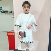 Καθημερινά οι γυναίκες ντύνονται με μεταξωτά μοτίβα σε δύο χρώματα