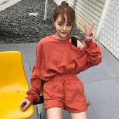 Καθημερινά κυρίες δύο μέρη που σε δύο χρώματα