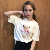 Μαλακό κυρίες μπλούζα με κοντό μανίκι και απλικέ αρκούδα