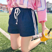 Σύντομη κυρίες περιστασιακή σορτς με δεσμούς