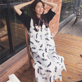 Μακριά κυρίες καθημερινά φόρεμα με φτερά apilkatsiya