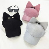 Πολύ όμορφες κυρίες καπέλα με τα αυτιά σε πολλά διαφορετικά χρώματα