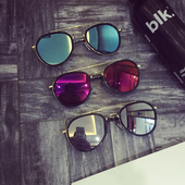 Много стилни дамски очила с огледални стъкла