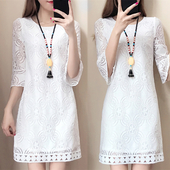 Μεγάλη κυρίες δαντέλα φόρεμα σε μαύρο και άσπρο με πολύ όμορφα στολίδια στα μανίκια