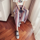 Μεγάλη κυρίες ευρύ παντελόνι ριγέ κατάλληλο για τις ζεστές μέρες του καλοκαιριού