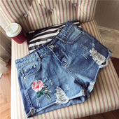 Σούπερ σύγχρονες κυρίες σύντομο παντελόνι τζιν με κεντημένα τριαντάφυλλα