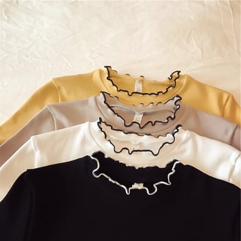 Дамска блуза с къс ръкав в четири различни цвята и апликация цветенце