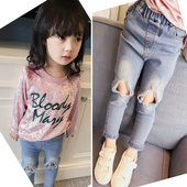 Много модерни детски момичешки дънки с протрити колена 