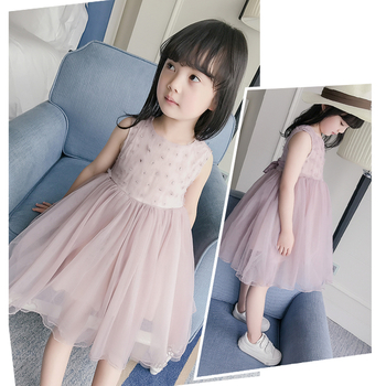 Много красива и нежна детска дантелена рокличка в розово