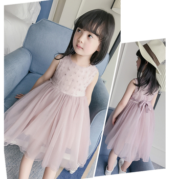 Πολύ όμορφο και ευαίσθητα παιδιά δαντέλα φόρεμα σε ροζ χρώμα