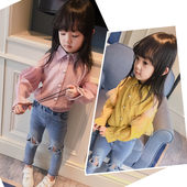 Много нежна риза с дантелка и голо рамо