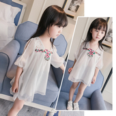 Уникална рокля с бяла дантела и много красива бродерия на цветчета