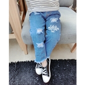 Άνετα παντελόνια τζιν κατάλληλα για αγόρια και κορίτσια