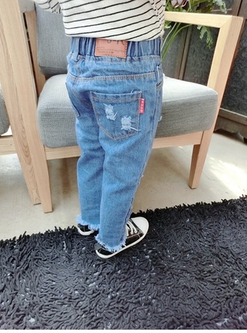 Страхотни дънкови панталони подходящи както за момченце така и за момиченце 