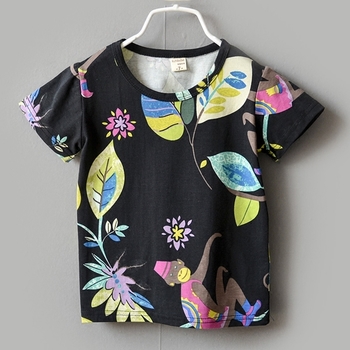 Страхотна блузка с къс ръкав и шарена орнаментика в два цвята