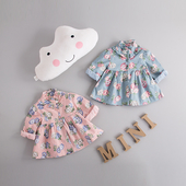 Бебешка жилетка в син и розов вариант с флорални мотиви