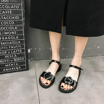 Черни дамски сандали в ретро стил