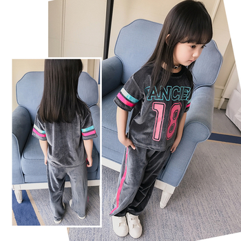 Παιδικό σετ - ένα μπλουζάκι με κοντό μανίκι και μακρύ παντελόνι για κορίτσια