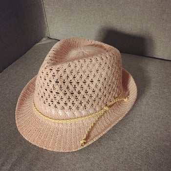 Стилна дамска британска шапка