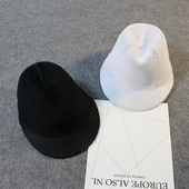 Κομψή δεμένη καπέλο με γείσο