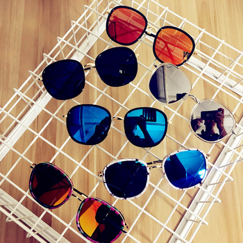 Стилни слънчеви очила с отразяващи стъкла