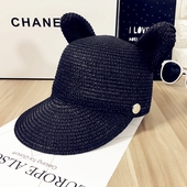 Шикозна дамска шапка с ушички