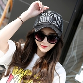 Πολλά διαφορετικά μοντέλα καπέλα μόδας κυρίες